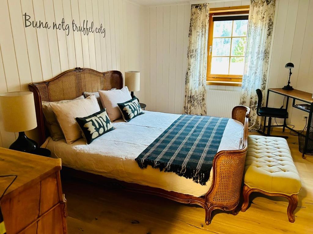 Casa Pasch - Boutique Bed And Breakfast In Cumpadials Sumvitg ภายนอก รูปภาพ